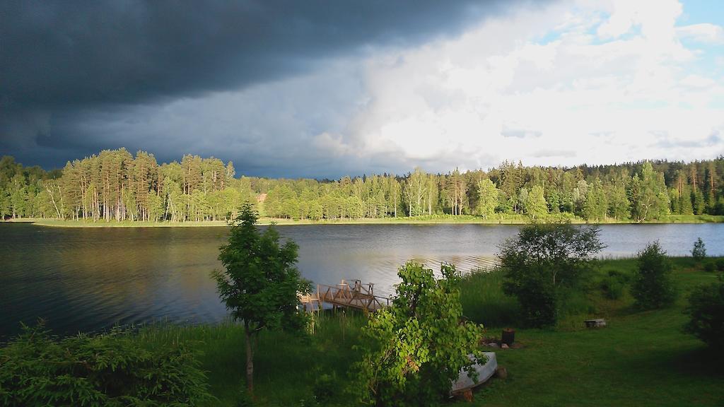 Ezerkalni Villa Raiskums ภายนอก รูปภาพ